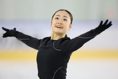 島田麻央　練習公開で報道陣にバレンタインチョコ　世界ジュニア３連覇へ順調アピール