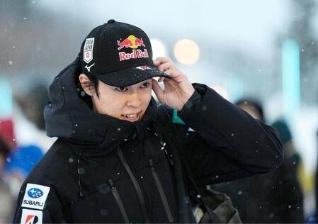 　予選を通過し、引き揚げる小林陵侑