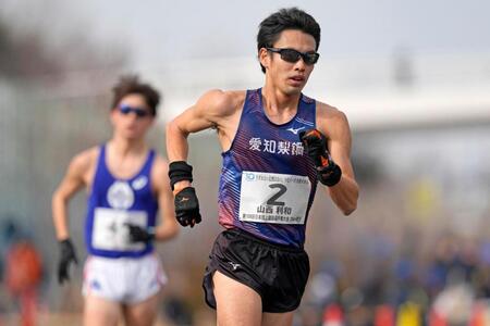 　レースする山西利和