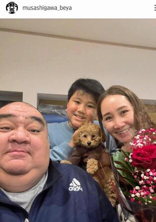 　武蔵川部屋のインスタグラム（ｍｕｓａｓｈｉｇａｗａ＿ｂｅｙａ）より 