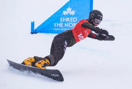 　スノーボードＷ杯女子パラレル大回転で３位に入った三木つばき＝バルサンコム（Ｓｅａｎ　Ｋｉｌｐａｔｒｉｃｋ／Ｔｈｅ　Ｃａｎａｄｉａｎ　Ｐｒｅｓｓ提供、ＡＰ＝共同）