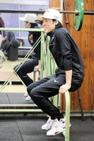 　練習中に笑顔を見せる小林陵