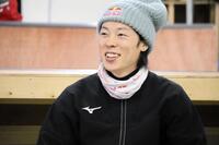 　練習を終えて笑顔を見せる小林陵侑