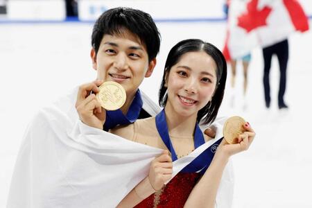 　ペアで２年ぶり２度目の優勝を果たした三浦璃来（右）、木原龍一組（共同）