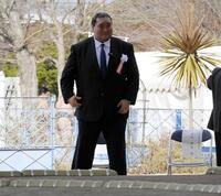 　土俵完成のあいさつを行う照ノ富士親方