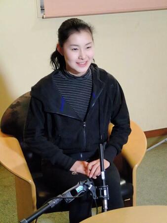 　世界選手権代表選出から一夜明け、会見する村上佳菜子＝２０１４年１２月