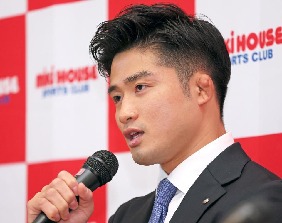 　引退会見で選手生活を振り返る丸山城志郎（撮影・立川洋一郎）