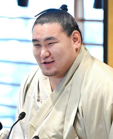 　大相撲春場所の番付が発表され、記者会見で笑顔を見せる新横綱の豊昇龍