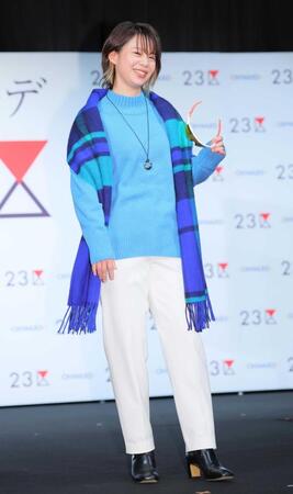 　ポーズを決める高木菜那さん＝２０２４年１１月