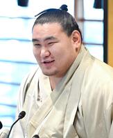 　大相撲春場所の番付が発表され、記者会見で笑顔を見せる新横綱の豊昇龍