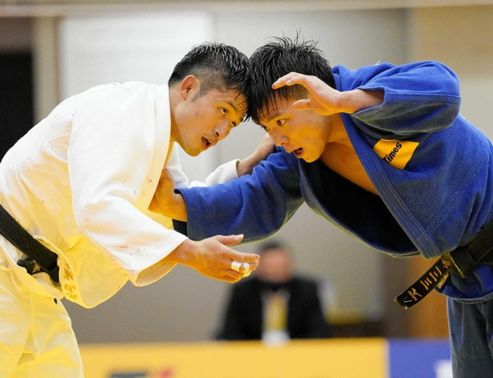 　対戦する丸山城志郎（左）と阿部一二三