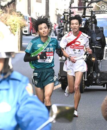 箱根駅伝５区でトップに立った青学大・若林宏樹＝２０２５年１月２日