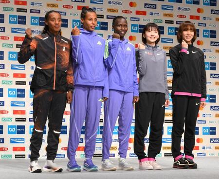 　東京マラソン２０２５に出場する（左から）ストゥメ・アセファ・ケベデ、ティギスト・ケテマ、ローズマリー・ワンジル、細田あい、安藤友香（撮影・堀内翔）