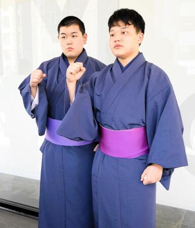 　大相撲新弟子検査を終え意気込みを語る山野辺力（右）と同じ出羽海部屋から受検した橋本大和