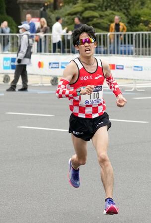 　４１キロ過ぎを力走する市山翼（代表撮影）