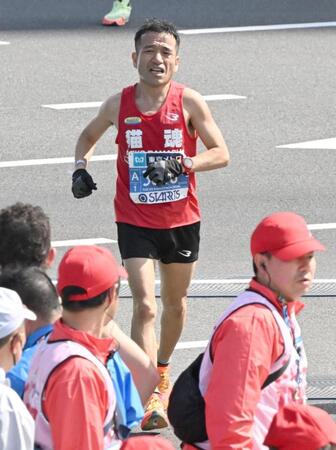 　ゴールする猫ひろし