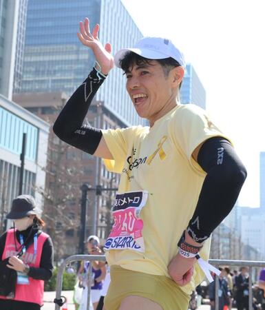 　東京マラソンを完走した小島よしお（撮影・伊藤笙子）