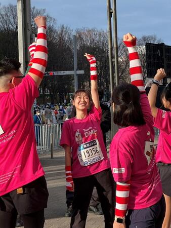 【写真】完走して乾杯みたい 東京マラソン走った女優 盛り上がりまくり