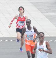 　日本人男子１位でゴールした市山翼（広報）＝撮影・西岡正