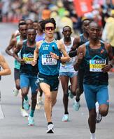 　１１キロ付近を力走する太田蒼生（代表撮影）