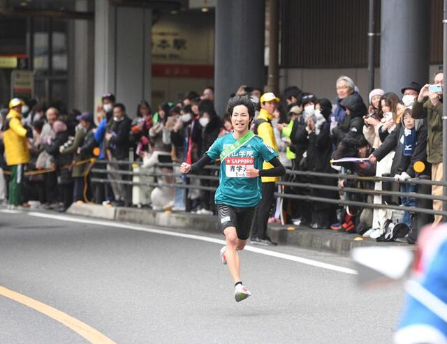 青山学院 野村昭夢 サイン 青学大ユニのラストランは笑顔でVサイン 箱根駅伝MVPの野村
