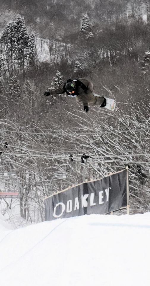 　技を決める長谷川