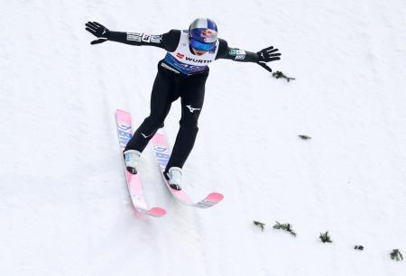 　ノルディックスキーの世界選手権第１０日、ジャンプ男子個人ラージヒルで３位に入った小林陵侑＝８日、トロンヘイム（ロイター＝共同）