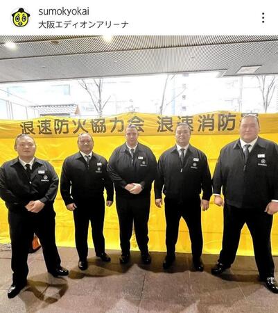 　消防訓練を受けた親方たち。日本相撲協会のインスタグラム（ｓｕｍｏｋｙｏｋａｉ）より