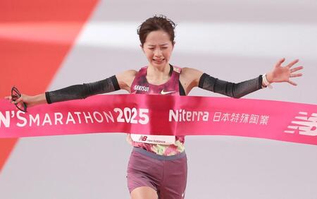 　日本勢最高の２位でゴールする佐藤早也伽