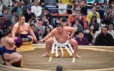 　土俵入りを披露する豊昇龍（撮影・神子素慎一）