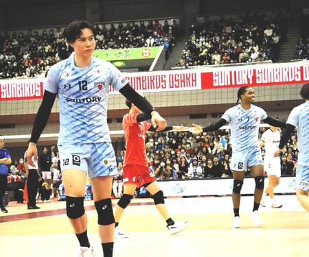 サントリーが大阪Ｂ下しリーグ６連勝　高橋藍「勝ちパターンに持っていけた」顔面ボール強打もエースなど獅子奮迅　ＰＯＭに選出