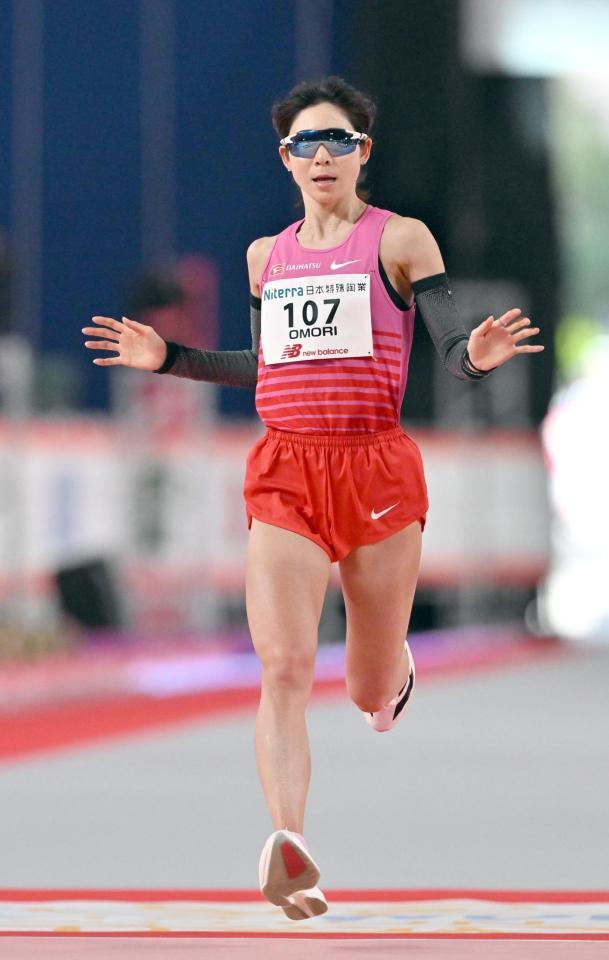 　９位でゴールする大森菜月