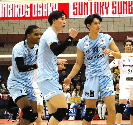 サントリー６連勝　高橋藍が１１得点挙げチームをけん引 スパイク顔面直撃も「問題ない」“大阪ダービー”で底力見せた