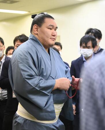 　春場所初白星を挙げ取材に応じた豊昇龍（撮影・西田忠信）