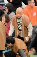 　大相撲を観戦したダージン（撮影・金居みつよし）