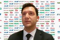 　オンラインで記者会見する、バレーボール女子日本代表の新監督就任が決まったフェルハト・アクバシュ氏