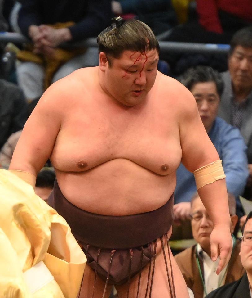 　欧勝海との取り組みで流血した紫雷（撮影・西田忠信）