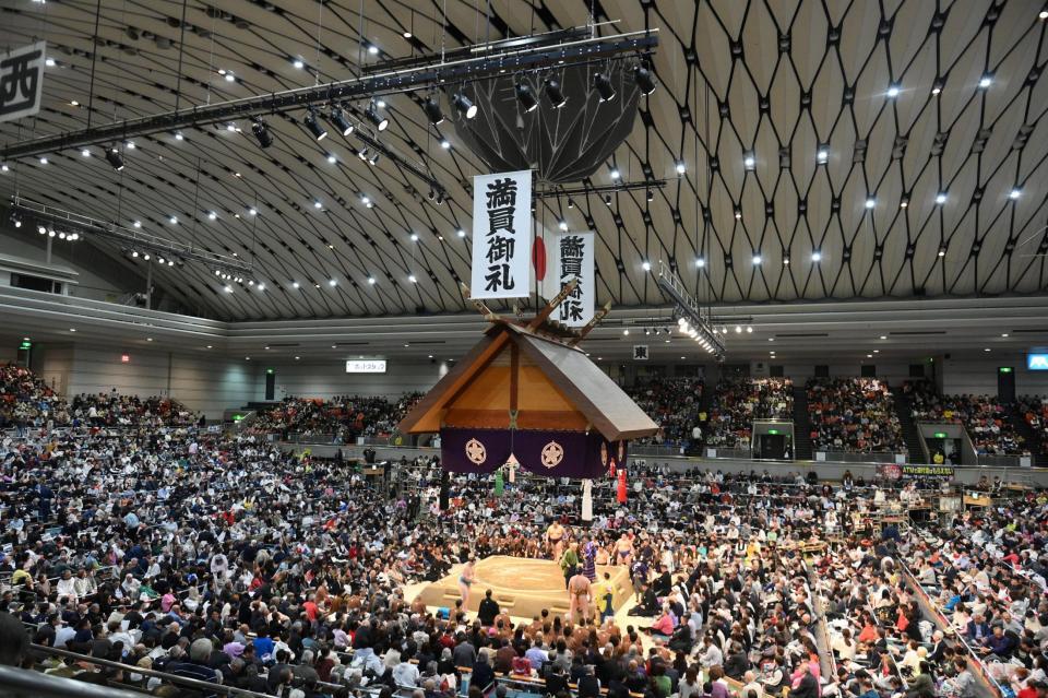 　満員御礼となった大相撲春場所３日目（撮影・西田忠信）