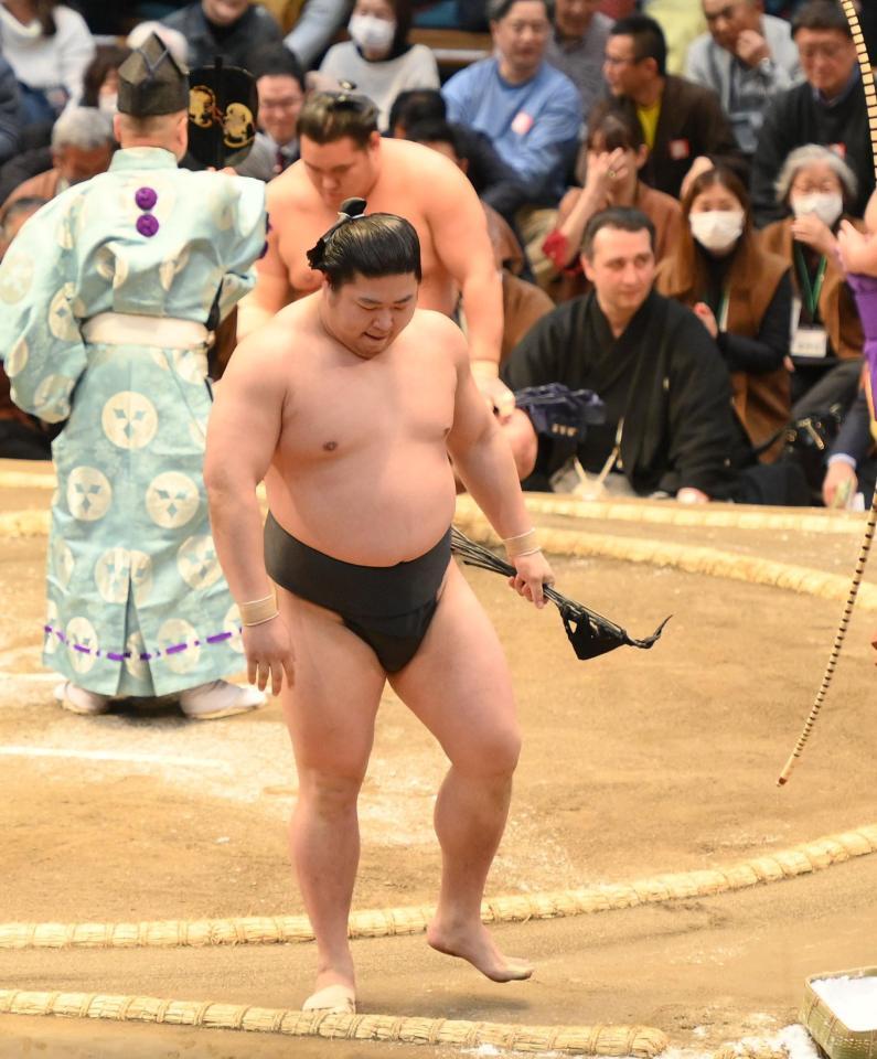 　豊昇龍に首投げで敗れた若元春（撮影・西田忠信）