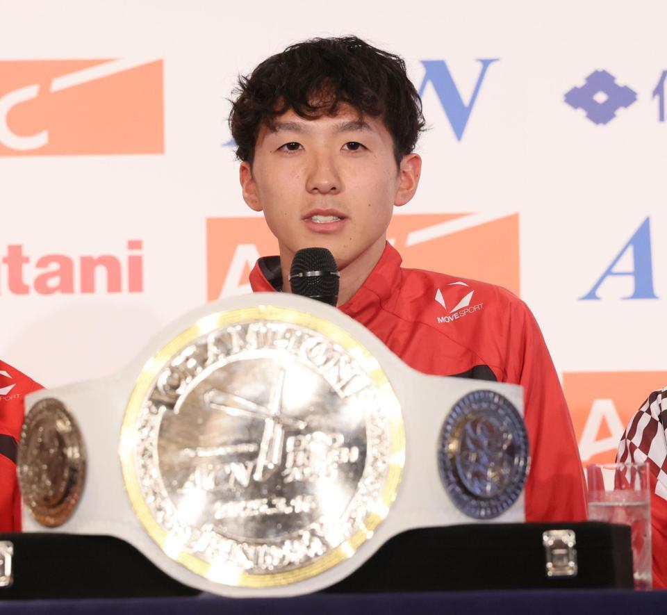 　優勝し会見する第３区の太田智樹（撮影・石井剣太郎）