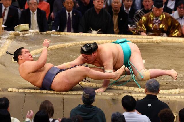 豊昇龍 横綱昇進後初の連敗 2場所連続優勝遠のく4敗目 張り差し失敗