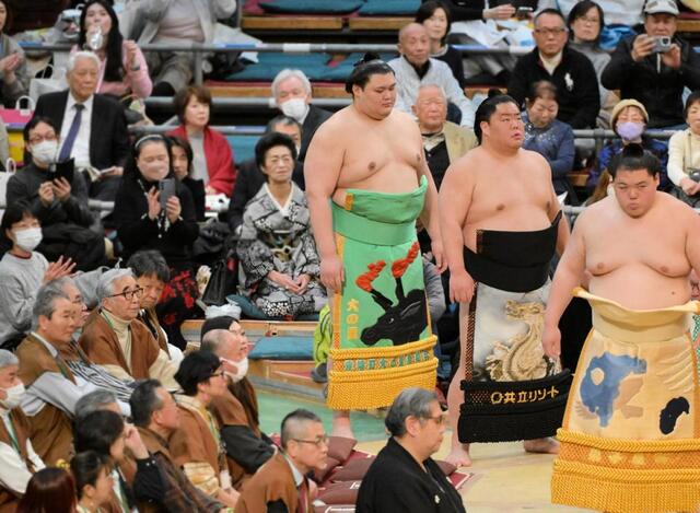 「いらっしゃーーい！」土俵下に大物が