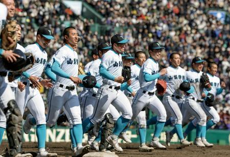 山梨学院５-１天理　山梨学院が粘り勝つ