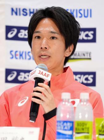 　記者会見する陸上世界選手権の男子マラソン日本代表の吉田祐也＝２７日、東京都新宿区（代表撮影）