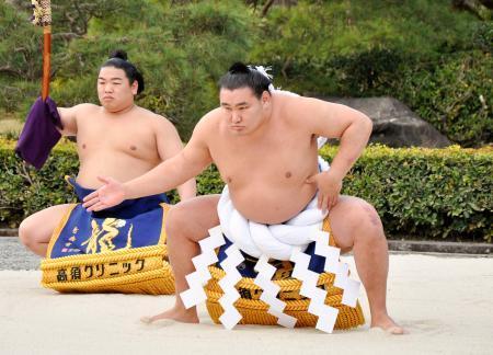 　伊勢神宮で奉納土俵入りを披露する豊昇龍＝３０日、三重県伊勢市