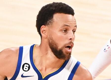 ３７得点で勝利のカリーをイングランドの貴公子が祝福　ウォリアーズが八村塁らのレーカーズに敵地で勝利