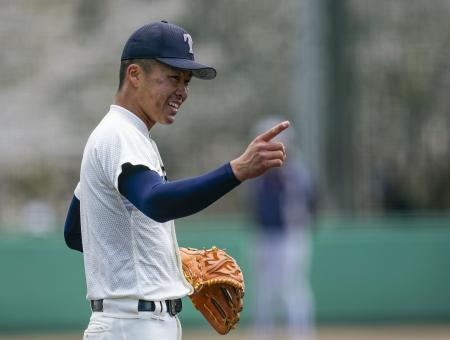 　紅白戦に登板した大阪桐蔭・中野＝奈良県内
