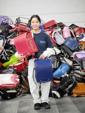 　ランドセルをアフガニスタンに贈る社会貢献活動に参加した高梨沙羅＝横浜市内