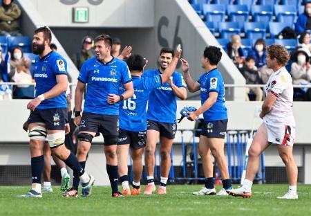 　トヨタに勝利し喜ぶ埼玉フィフティーン＝熊谷ラグビー場