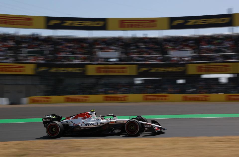 　声援を背に好走するレッドブル・ホンダの角田裕毅（撮影・神子素慎一）